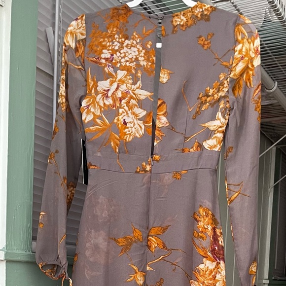 Flowy gray long train shorts v cut front body suit - Picture 4 of 10